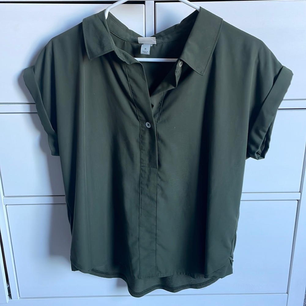 A new day olive green split neck short sleeve shirt